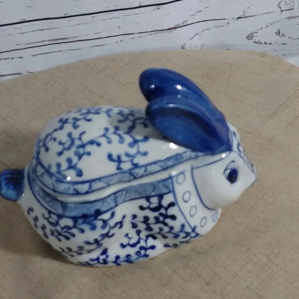 Antique trinket box was made in China but was purchased in Japan - Picture 6 of 6